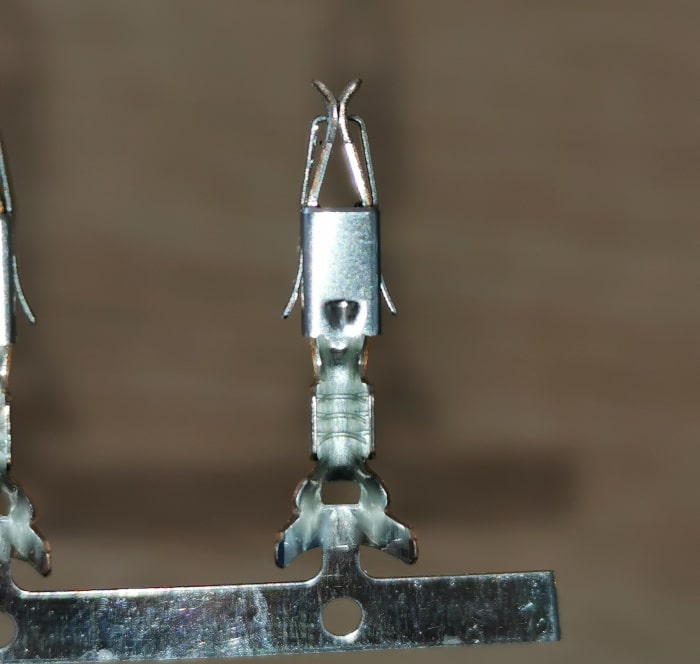 Entriegelungswerkzeug PIN Leitungen Kontakte aus Stecker auspinnen