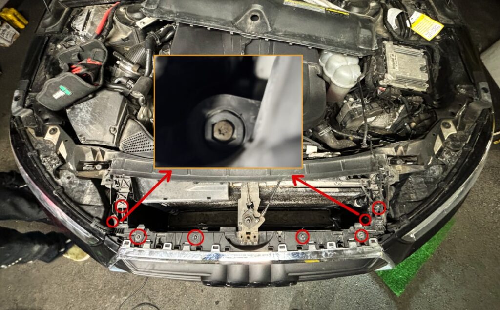 Positionen Schrauben Motorraum, lösen der Stoßstange Audi A4